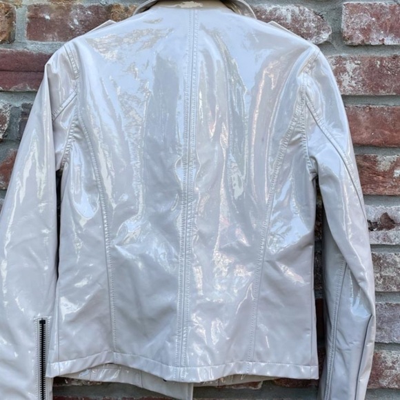 Women's CHASER Moto Jacket, Size Large Beige Tan Pleather NWT Zippers - Picture 6 of 6